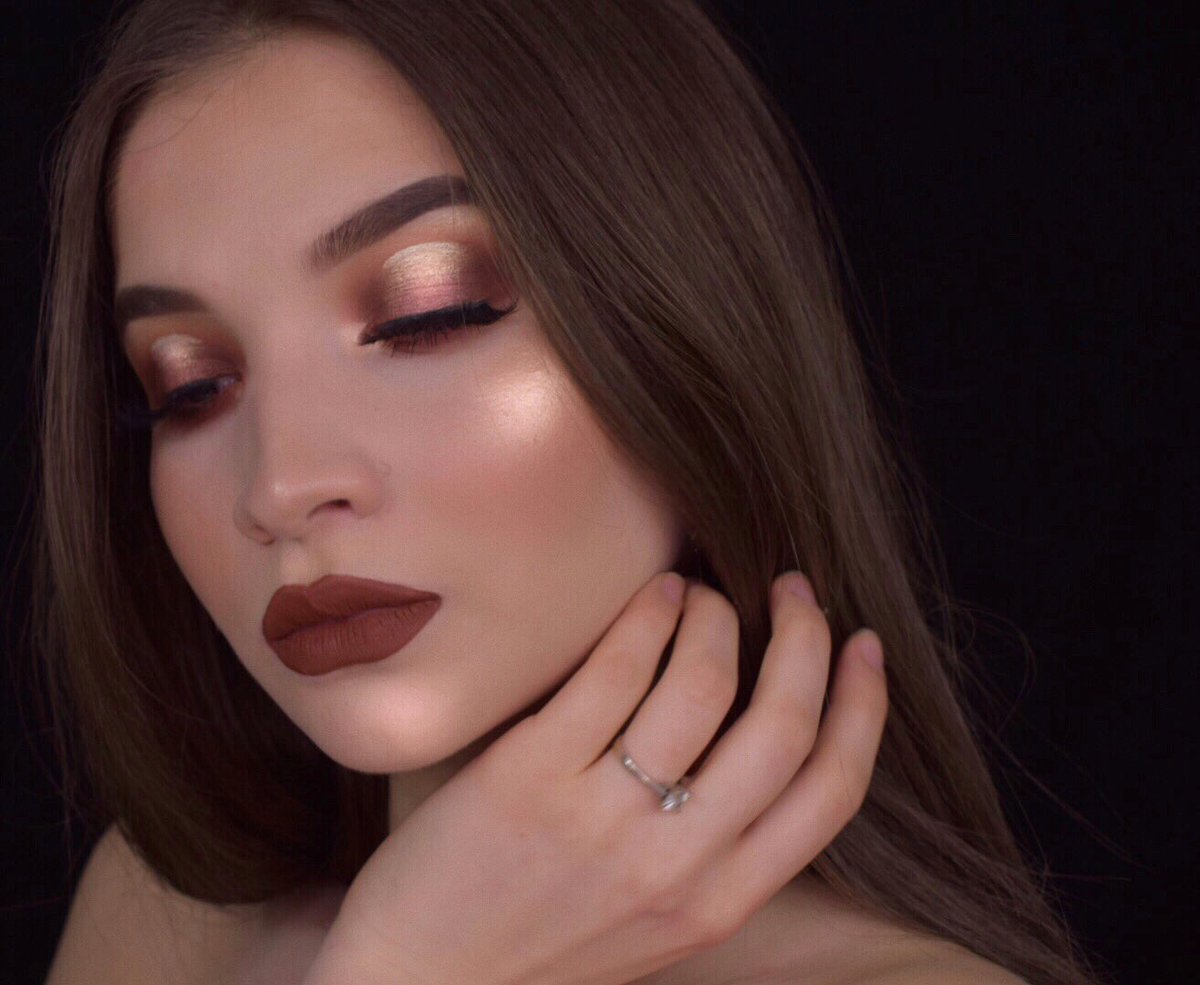 xmrv10's tweet image. Rocking the Full Flace Glam with @ABHcosmetics @norvina1 !
Brows #Dipbrows in Taupe 
Eyes #SoftGlam &amp;amp; #Prism
Highlight @amrezy x @ABHcosmetics 
Liquid Lipstick in Maude