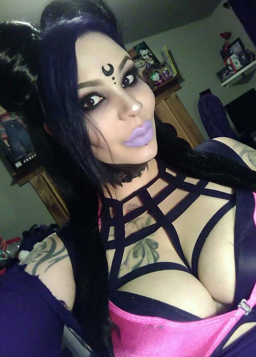 JessicaNyelow's tweet photo. It was #fun #dancing last #night! โค I even had someone say that I reminded them of #Wonder Woman with my #whips :p now I need to see WW!
#pixelwhips #selfie #altgirl #gogodancing #ledwhips #flowtoys #alternative #goth #gothgirl https://t.co/Qq7j2LAjQj