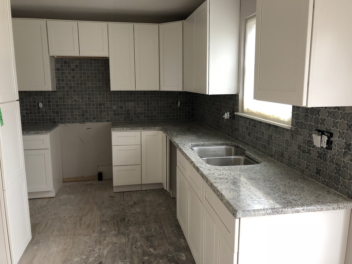 fixproperties's tweet image. Kitchen update! We think getting rid of the plywood countertops (🙄) has really made this kitchen shine! Our 6616 renovation is coming along nicely, be on the lookout for its listing soon!