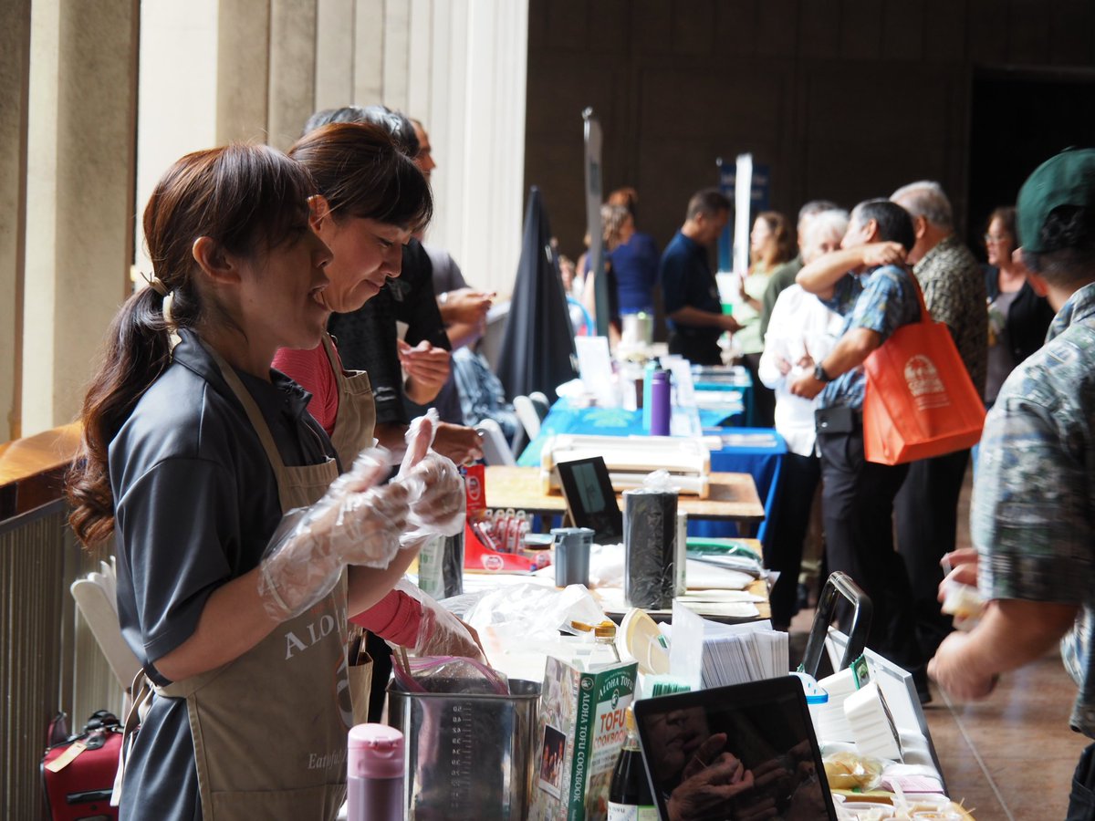 INNOVATE_Hawaii's tweet photo. Manufacturers in #Hawaii showcasing their products at the Hawaii Manufacturing Day at the State Capitol!
#mfgday @cochawaii @HTDCorg https://t.co/5bIgaG3gDH