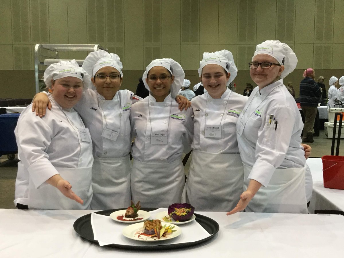 TheOfficialMHF's tweet image. @WLNS stopped by and interviewed students from Gratiot Isabella Technical Education Center about their experience at the 2018 #michiganprostart! Tune in tonight to watch the coverage. 

#madeinprostart #miprostart2018 #mps2018