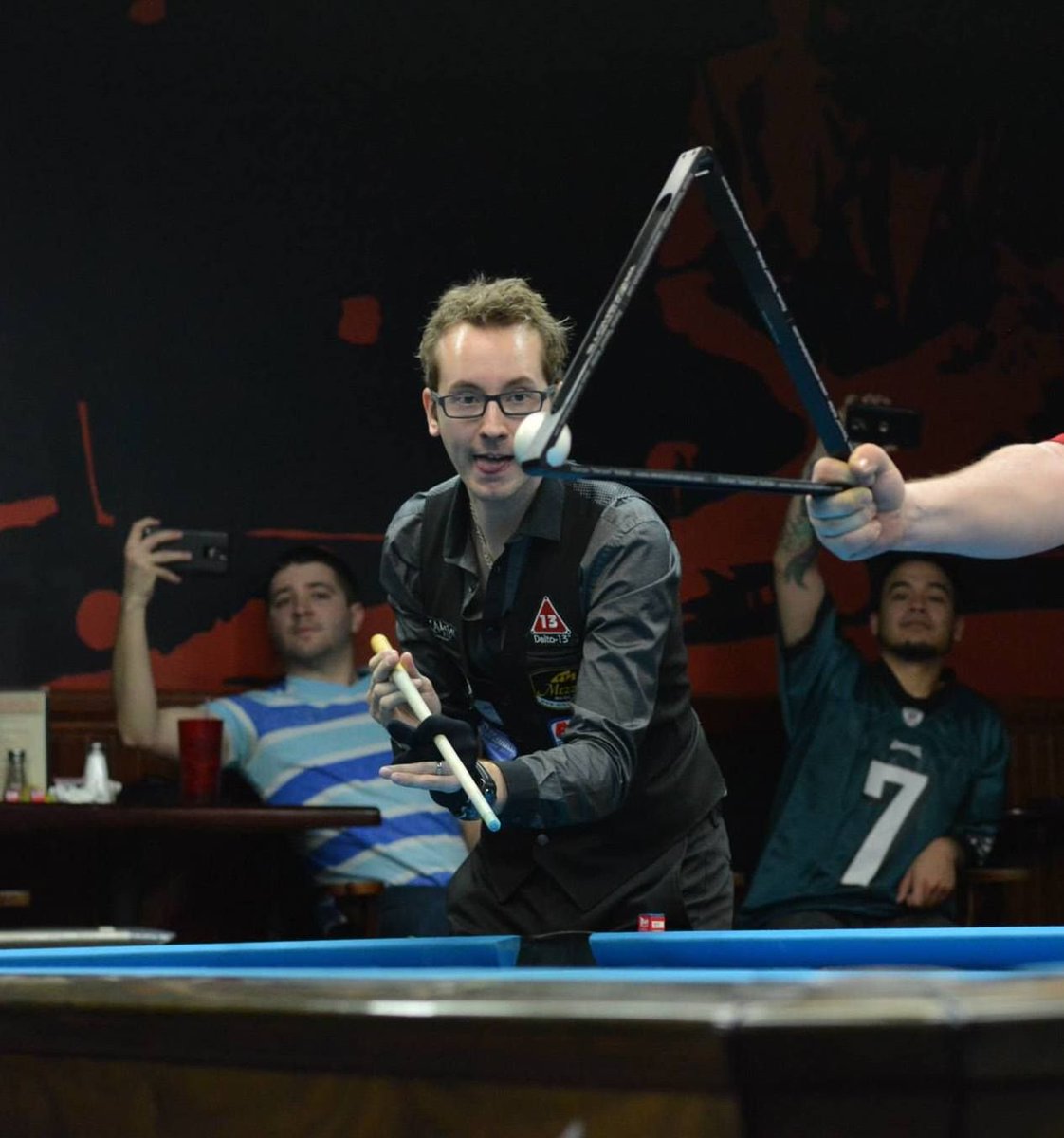 esterroselindas's tweet photo. What do you think @Venomtrickshots was thinking al this exact moment? #florianvenomkohler #poolplayerslife #floriankohler #venom🎱 #mengaggumkan😄 #wahsukasamaganteng😀 #sayangkamu😊 #rctinonton📺 #love😍 #kiss😘 #berdoa🙏 https://t.co/BoRQSO3VkX
