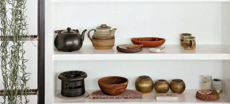 HomeBeautiful's tweet image. From fringe pillows to green marble, there's something for everyone in this roundup of 2018 spring home decor trends. go.brit.co/2pnjqSc