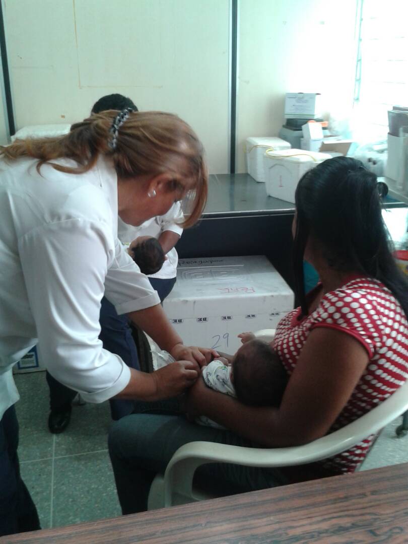 benitocapri's tweet photo. Jornada de vacunación en el Hospital Hugo Parra León y ambulatorio El Hornito municipio Miranda https://t.co/P7dI16eIp5