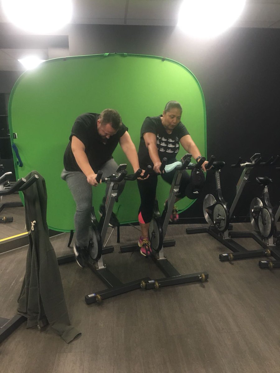 Better_Reading's tweet photo. Heart Radio team Matt &amp; Michelle getting there cycle on in our group cycle studio in preparation of the London to Reading charity bike ride in aid of the British Heart Foundation on the 24th of March❣ Team Rivermead have joint the heart fm team 🚲 #mondaymotivation https://t.co/vYJYpAeYhK