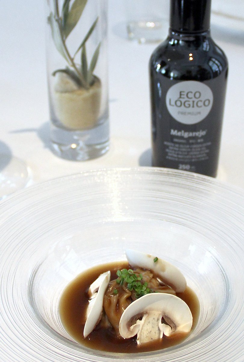 RECETA | 'Dim Sum de andrajos de caza'. Esta es la propuesta que nos ofrece el restaurante <a href="/Alicun_rest/">Alicún Restaurante</a> del <a href="/PalaciodeUbeda/">Hotel Palacio de Úbeda 5GL</a>. Una receta cocinada con el #aove @AceiteMelgarejo y que puedes descubrir en el siguiente enlace: gastronomiarenacimiento.wordpress.com/2018/03/19/dim…