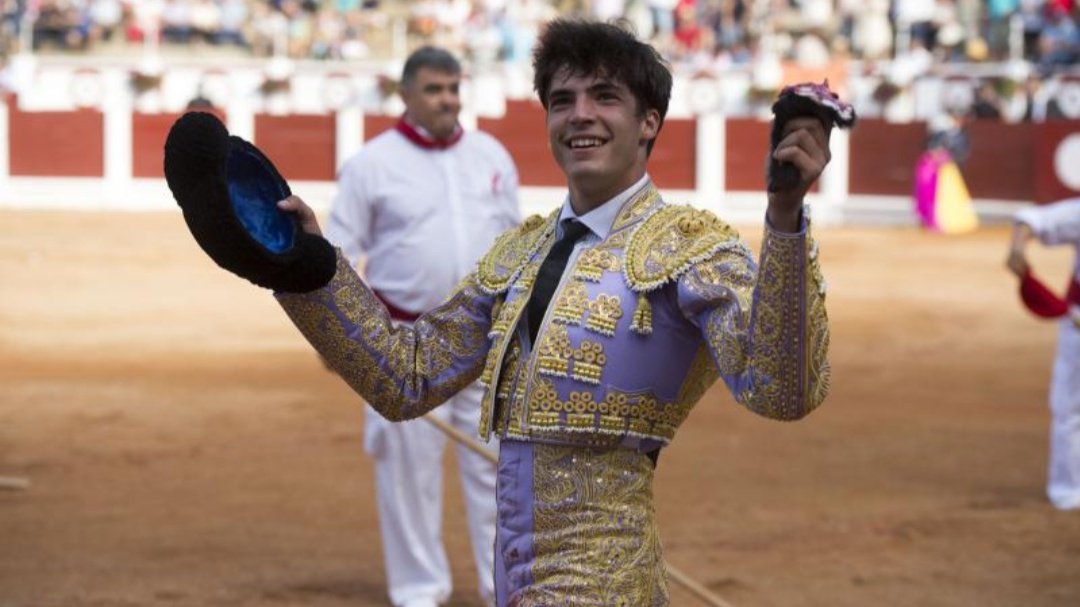AngelSanchezInf's tweet photo. 🎟️ | Los dos próximos festejos de @Angel_Sanchez12 serán de máximo interés para sus seguidores, por eso estamos pensando en sortear entradas para una corrida. ¿Cuál preferís?

🔁 Alternativa. [Las Ventas]

❤️ Despedida de novillero. [Sevilla] https://t.co/WQSetV1KQp