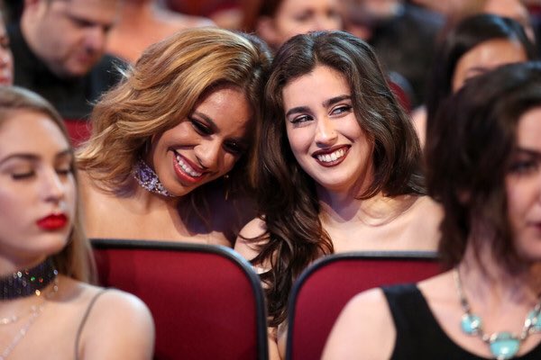FifthH_France's tweet photo. #ThankYouFifthHarmony ♡ @LaurenJauregui @dinahjane97 https://t.co/Lo0C5eAmu4