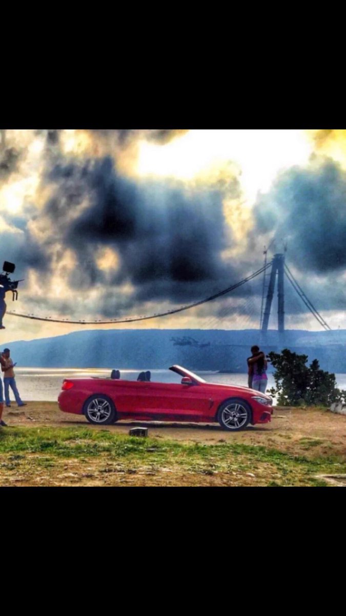 Kırmızı araba🚘  
DerinUkde AlSel