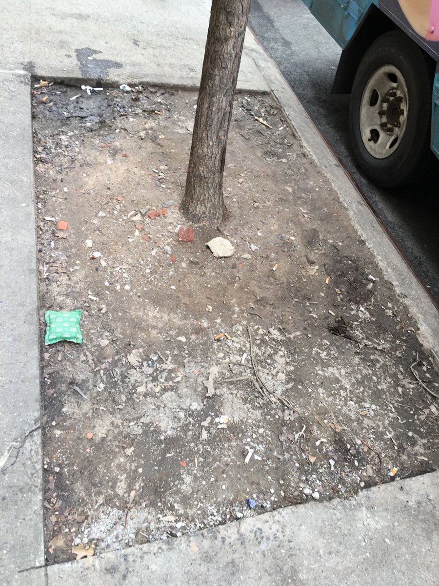 a thread about the various New York City sidewalk tree guards/grates/fences I come across while wandering around.for reference: here is a NYC sidewalk tree without any guard/grate.