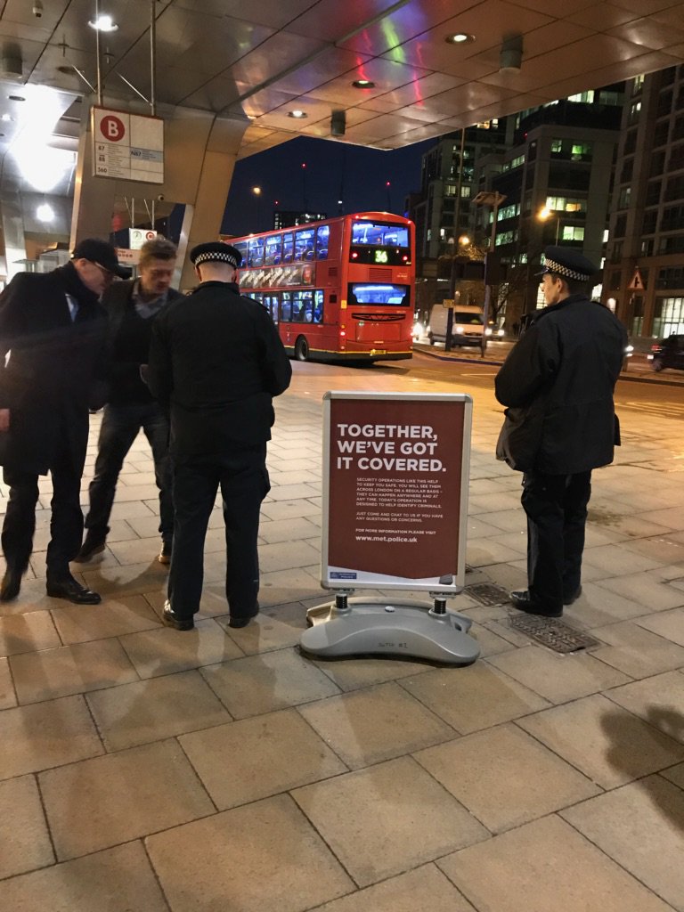 MetTaskforce's tweet image. #MPSLambeth #SWTSG #MPSRTPC. Many thanks to U5:3 for conducting a high profile #OpFractus deployment at a very busy Vauxhall transport hub this evening. Working together with Road Transport colleagues, engaging with commuters and local businesses and keeping London safe.