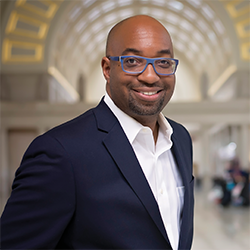 CCFWgr's tweet photo. .@kwamealexander’s middle grade novel The Crossover received the 2015 Newbery Medal. Alexander cofounded LEAP for Ghana, an international literacy program. https://t.co/LHvV60y0oG