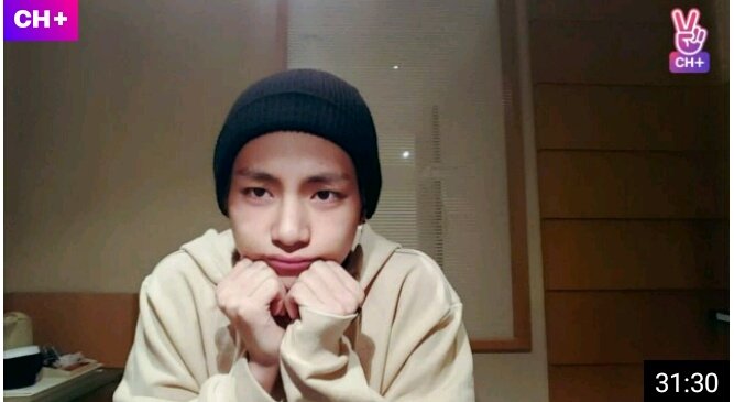 SweetnessYoongi's tweet photo. Aí você descobre que essa live foi no Brasil E NÃO TEM COMO ASSISIR PORQUE NÃO TEM CHANNEL+ AAAAAAAA

#BTSNMDDAY3 #Meet_Jungkook
#THOSFansBTS18M @BTS_twt 
#BomDiaBTS https://t.co/HqXH0v0Ucc