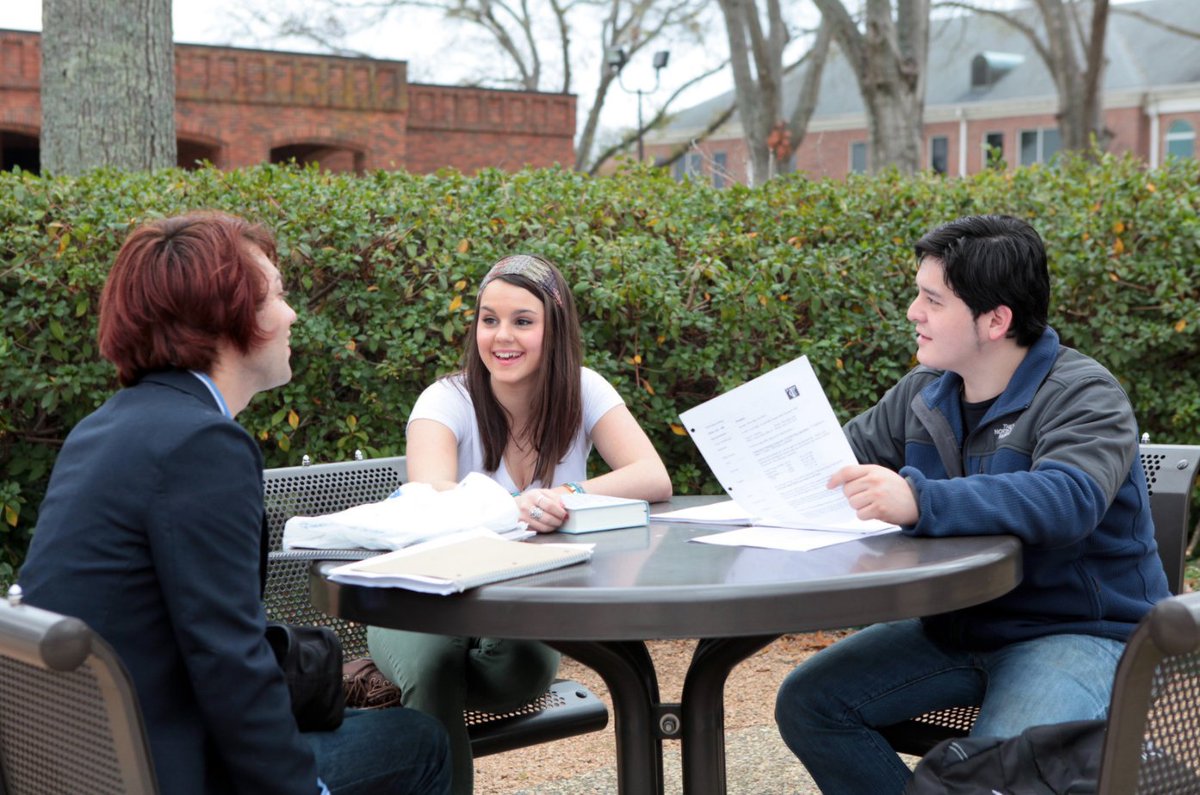 TylerJrCollege's tweet image. At the start of each semester, take the syllabus from each class and fill in a calendar or day planner for the entire semester!  #BackToSchool #HelpfulHint #collegelife #second8weeks #TJC #MondayMotivation