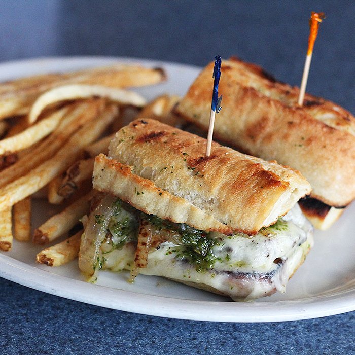 msperkspass's tweet photo. The Capitol Grill in Jackson is way more than your average sports bar. In our latest #podcast, we uncover the truth about what makes the menu at @CapitolGrillMS stand out. https://t.co/j07uucULM1 #welcometoms #mississippi @VisitJacksonMS #mslist https://t.co/Vj8uuihWPY