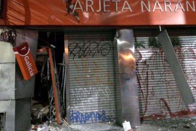 Quisieron robar un cajero automático en Ramos Mejía con una explosión de gas butano
goo.gl/Qd3MKj