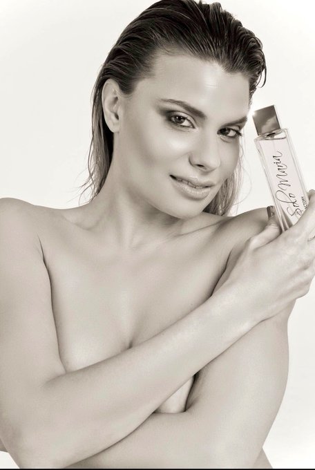 Por fin podemos presentaros el nuevo perfume &ldquo;S&Oacute;LO MAR&Iacute;A&rdquo; que pod&eacute;is adquirir en https://t.co/s1a14Zvjm8<a href="/tag/semanasanta"class="tags"><span>#semanasanta</span></a><a href="/tag/domingoderesurecci%C3%B3n"class="tags"><span>#domingoderesurecci&oacute;n</span></a>