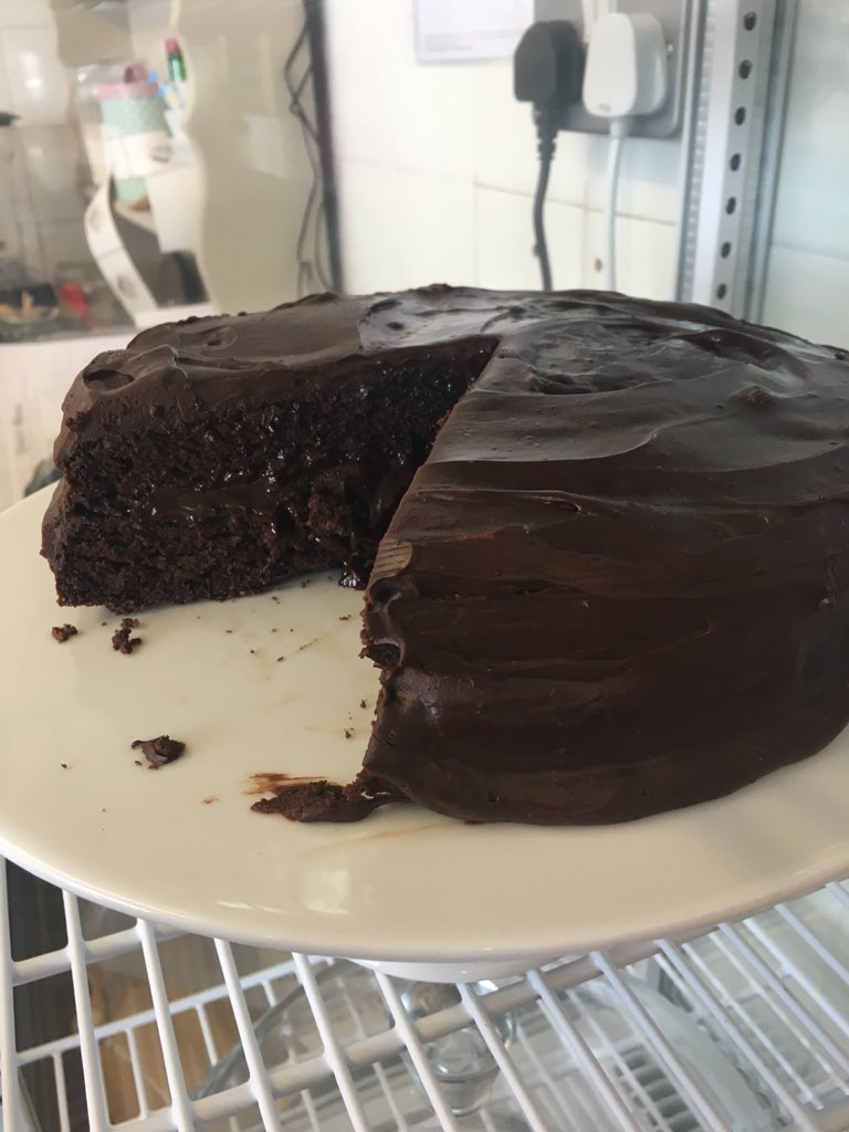 PoolbrookCafe's tweet photo. We’ve got some lovely #vegan #glutenfree cakes and dishes on our menu that are going down a storm #WorcestershireHour https://t.co/gD0eD6ggMX
