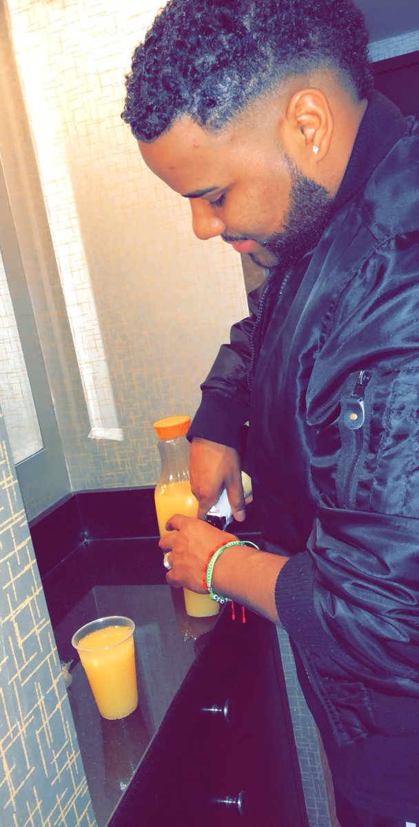 Jaystack25's tweet image. Cheers To Life 🍾