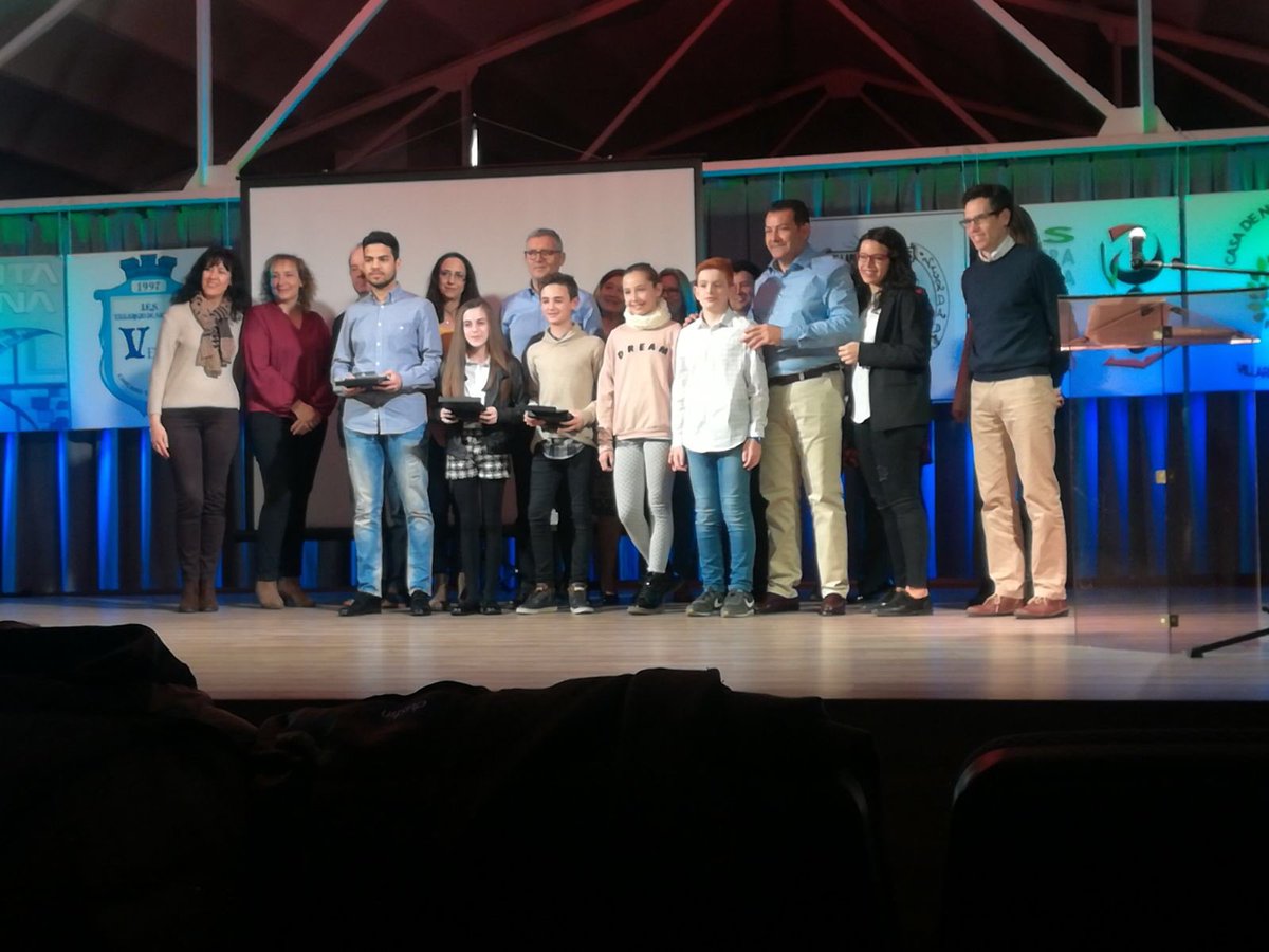 VillarejoFp's tweet photo. Noelia Navarro García-Fraile ha sido la alumna de nuestro instituto galardonada con el Premio al rendimiento académico en la modalidad de Formación Profesional, especialidad Gestión Administrativa. Nuestra más sincera enhorabuena a ella y al resto de premiados. https://t.co/O9D5ptOHlB