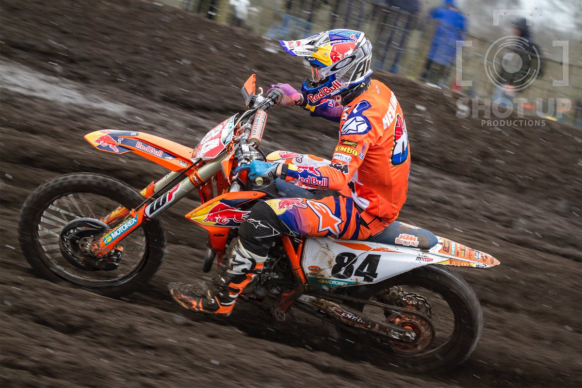 ShotUpProd's tweet photo. Had a great time at @mxgp @GPValkenswaard, but it felt like a freezing cold christmas motocross! ❄️🎅🏻 By the way, this man is a legend! @JHerlings84 owned both heats! https://t.co/hyO6Rt8Oxg