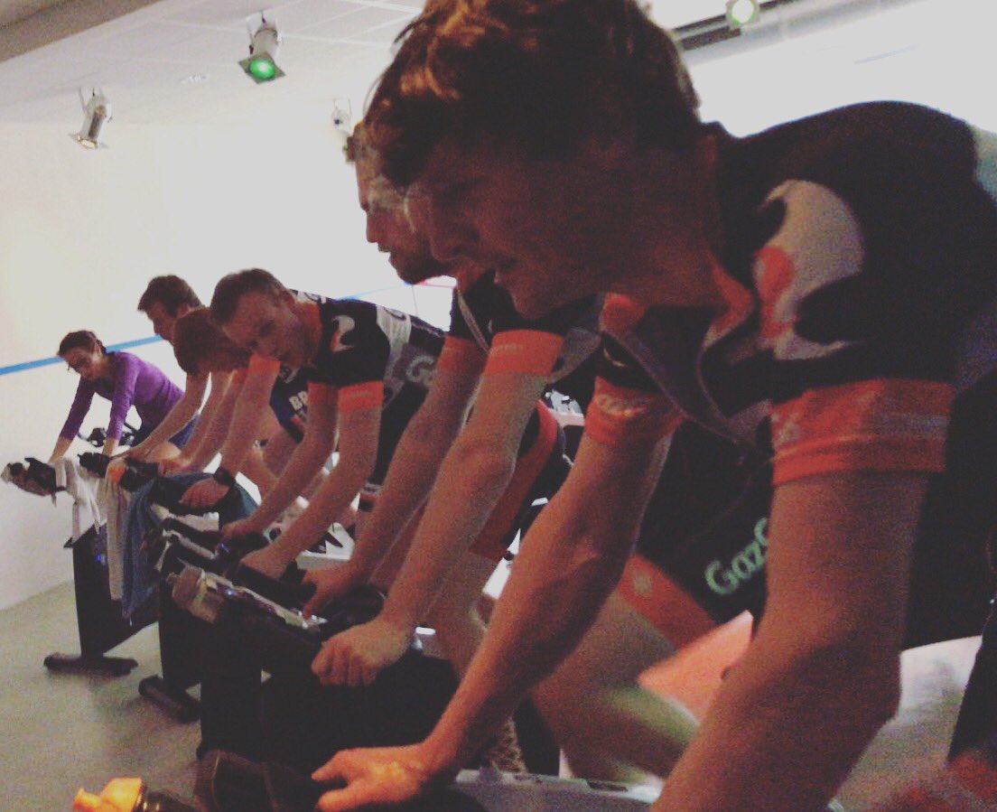 wvGazGas's tweet photo. Het buiten seizoen start nu voor iedereen ECHT bijna!! @squashzwolle dank voor een winter seizoen spinning training olv @marvinreuvekamp!Vanaf volgende week mogen we weer (georganiseerd) naar buiten! #gazgas #wielrennen #spinning #smartspinning https://t.co/HNphWUedFv
