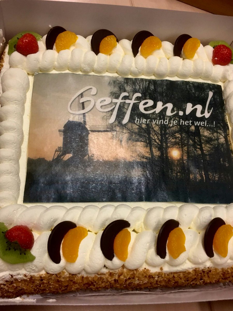 De lancering van de site <a href="/Geffen_nl/">Geffen.nl</a> vandaag gevierd met taart van <a href="/dorpsraadgeffen/">Dorpsraad Geffen</a>