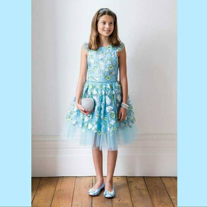 DavidCharlesCW's tweet image. #Blueflorals make a chic alternative to spring's pretty pink palette, and we have just the dress to take your fancy this season - Tag a lady who would own this blue floral ballerina ball gown ow.ly/Tf9830j2qz3 #DavidCharlesCW #SpringEdit #GirlsInBlue #SeasonalStyle 💙🌷