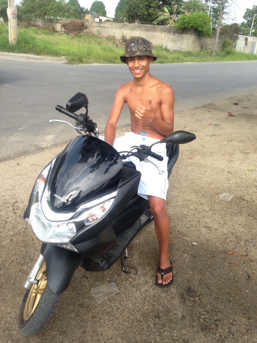ptksilva33's tweet photo. Porque se foi irmão?
Quanta saudade vai deixar aqui
Não entendi por que teve que partir
Será que Deus tá precisando de ti
Se não tiver devolve em forma de alegria, felicidade Moleque bom um irmão de verdade, só de lembrar dói, quanta
Saudade, moleque foi crescendo junto comigo😭 https://t.co/LVyqba8xer