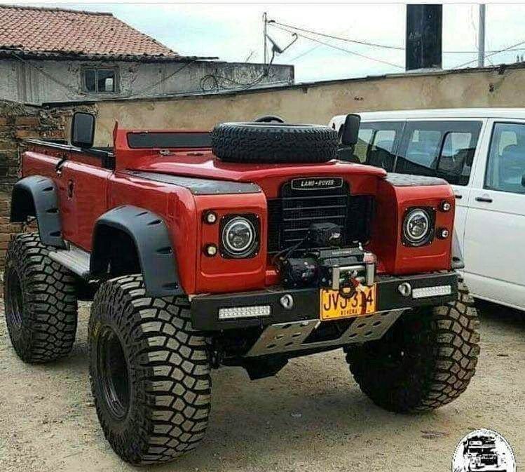 The joys of tinkering with your Series III.
Via @offroaderlife
#SeriesIII #Serieslandrover #landroverphotoalbum