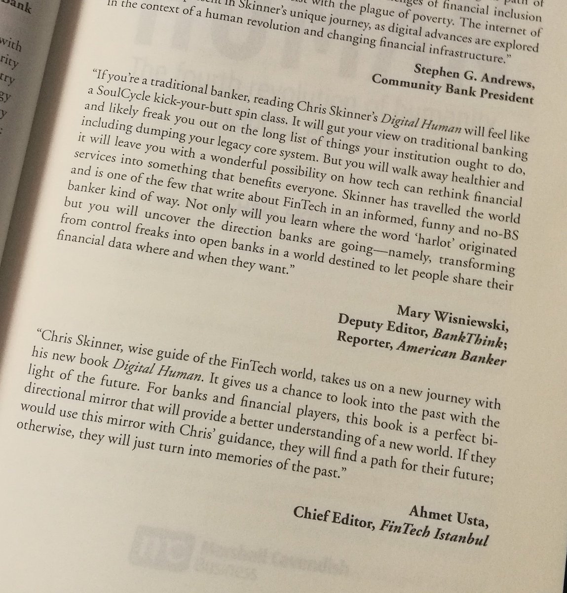 En çok satanlar listesine giren Digital Bank ve Valuweb'in yazarı, küresel FinTech Ekosisteminin en önemli liderlerinden, Chris Skinner'ın yeni kitabı Digital Human bugün elime geçti. Kapağını açınca beni bir sürpriz karşıladı 😊