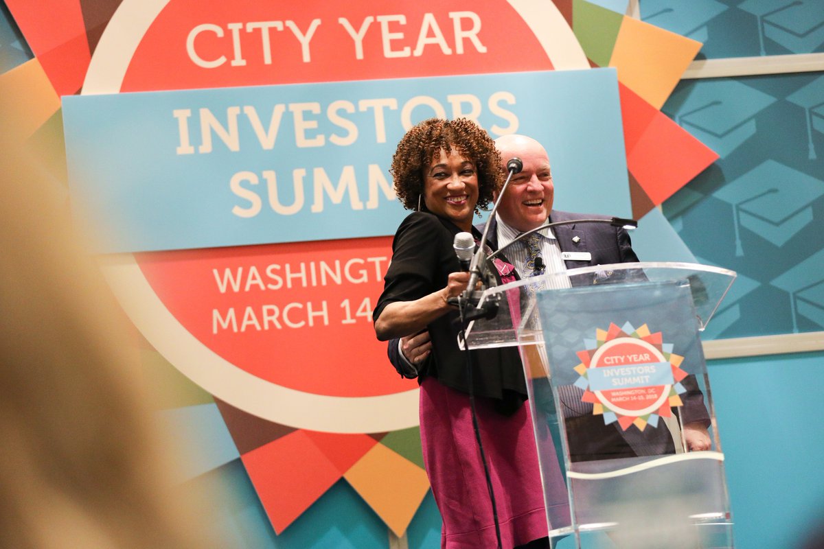 CityYearBoston's tweet image. New on our blog! @americorps member on the @ComcastNBCUCI team Aerin's report on the City Year Investors Summit last week, where she traveled with @BostonSchools headmaster Dr. McIntyre, met @JohnBKing and more: bit.ly/2FYhNRQ #cyinvests #Stand4Service