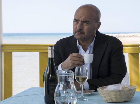 _Cristina_Conti's tweet photo. Stasera cena con crackers e Philadelphia con ovetto kinder come dessert 😋mentre guardo #Montalbano #cenaalternativa https://t.co/jxOVxwDDVH