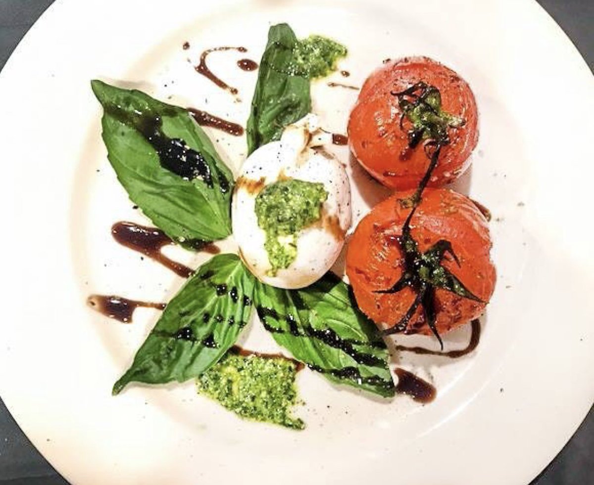 It doesn’t have to be about #carbs all the time. Enjoy this #Caprese Salad.
•
📷: <a href="/russospizzeria/">Russos NY Pizzeria</a>