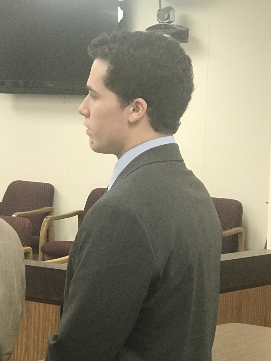 priyamanntv's tweet photo. Macomb County teen accused of making terrorist threat against Utica HS in court. Lawyers for 18 yo Timothy Evans say teen posted Snapchat video holding starter pistol. Police say there was a “credible threat” https://t.co/BghbQ7OjLv