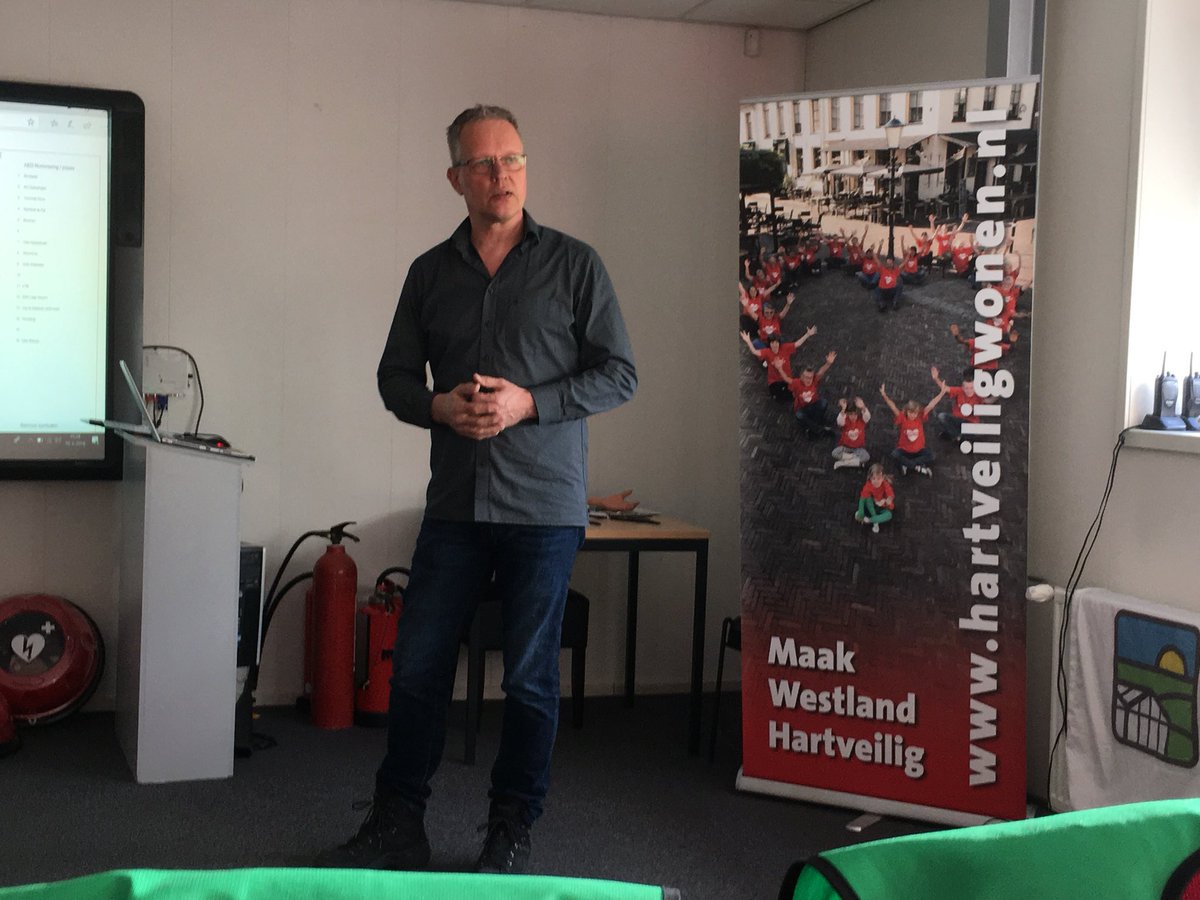 Mooie donaties AED Westland. Blij dat ik in de Raad iets heb bijgedragen voor een hartveiliger Westland. Respect voor devrijwilligers! #vvd