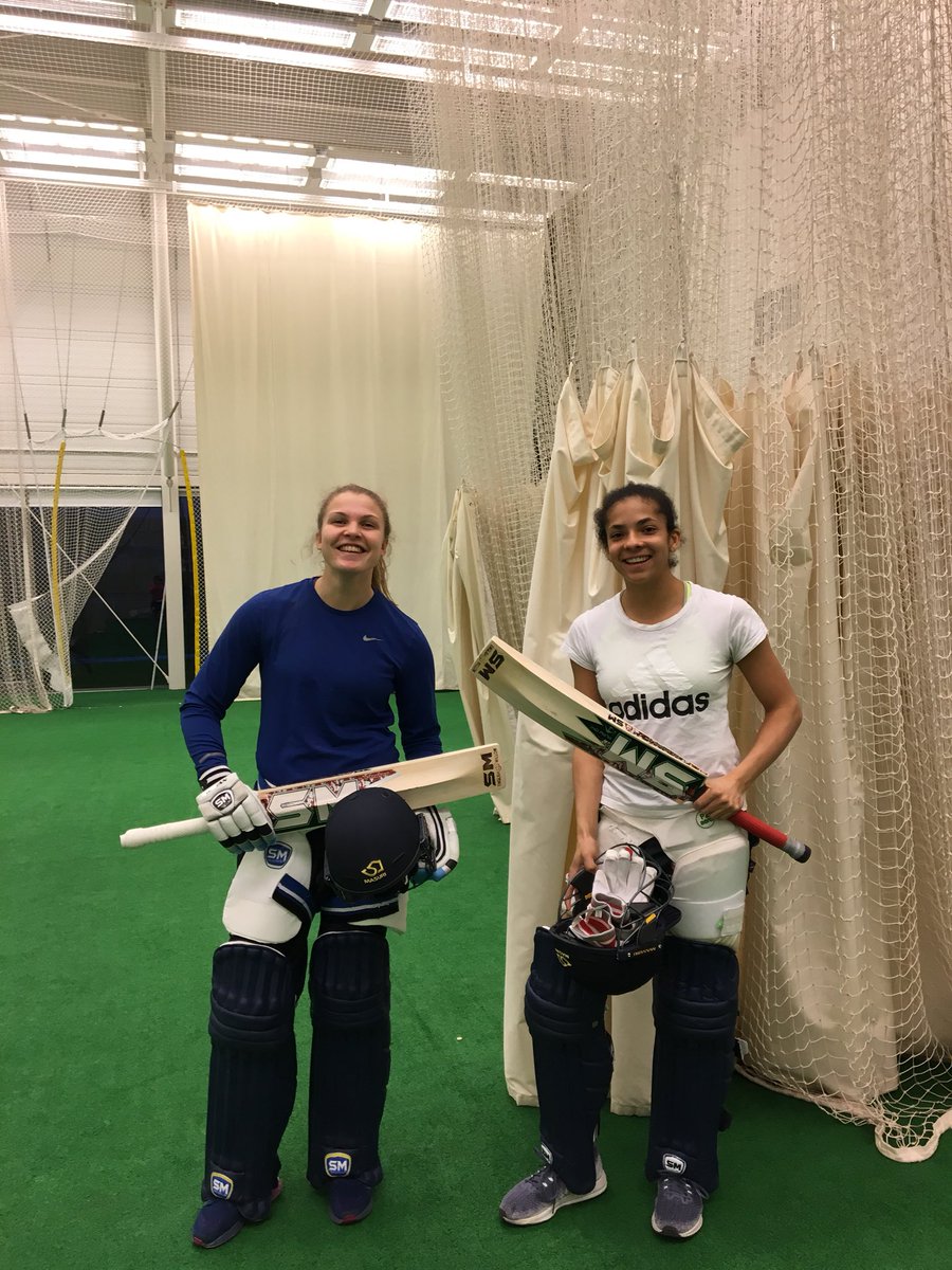 EllieThrelkeld's tweet photo. Massive thanks to @SMCricketUK for the new kit🔥🔥 https://t.co/KJdRhuldG1