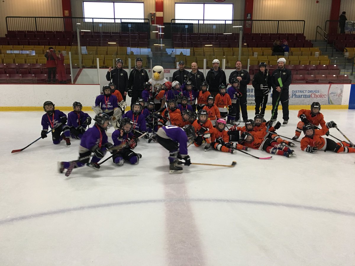 ne_eagles's tweet photo. NE Squirt Team 1, 2, 3 and 4 all enjoying their last skate of the 2017-2018 season, its been an awesome season, lots of fun and great memories, and of course lots of hockey!! See you all next season! @ne_eagles https://t.co/GeOW2LYoyU