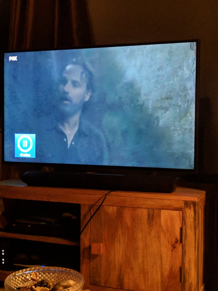 jonivaladares's tweet photo. What the hell is behind Rick!  Sure there is a man behind him!!!! #twd #thewalkingdeadUK #s8ep12 https://t.co/SvxqA4Mw3p