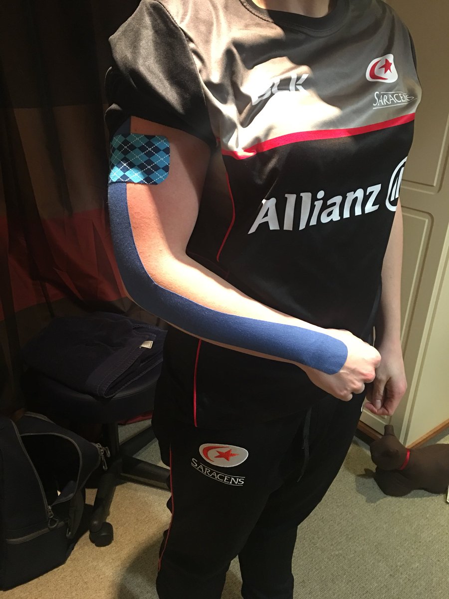moveique's tweet photo. So, tonight called for some @rocktapeuk along the functional lines of my @SmaRoad2success @SaracensWomen player @loz_salisbury. #OBTUK #ProudToBe #tapingmovement #rockdocuk #RockTape #sarriescoloursnexttime π€β€οΈπͺβ€οΈπ€ https://t.co/RjqXw1xTD5