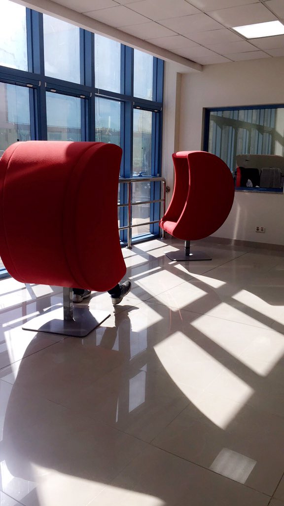 RewayaCafe's tweet photo. من أجمل تعويضات الحياة أنه لا يمكننا أن نساعد شخصاً آخر دون أن نساعد أنفسنا https://t.co/R235SSUdD4