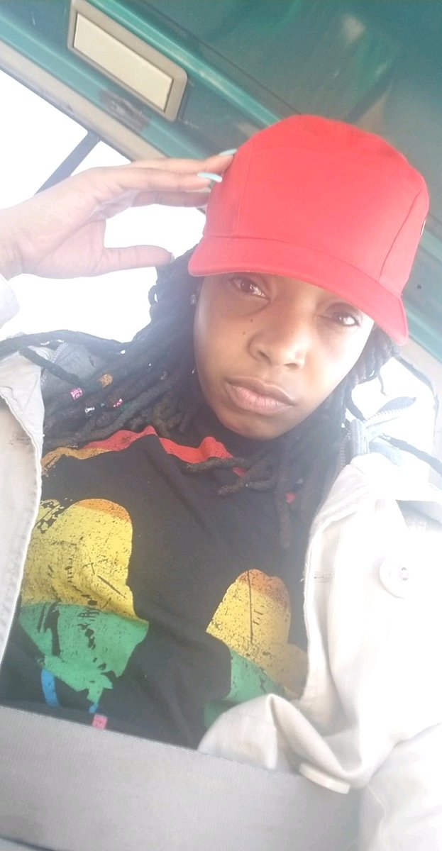 Only1MAJESTiC's tweet image. #teamlesbian #teamfem #teamstud #lgbtq #F4F #VIRGO #dmv #tyebaby #redgirl #lightskin #dreadhead #rt and #follow #nf #stoner