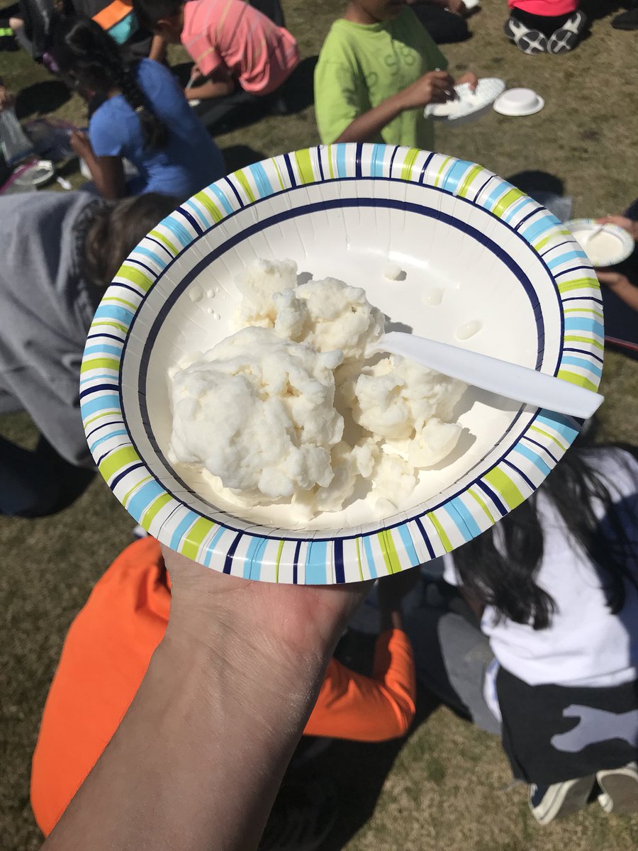 aandersen26's tweet image. Matter changes states! Ss turned a liquid into a solid in #foodiescience today! #4thand5thgraders @Design39Campus @FourFiveD39C @mindyahrens1 @MisterCMaine @svlamb1