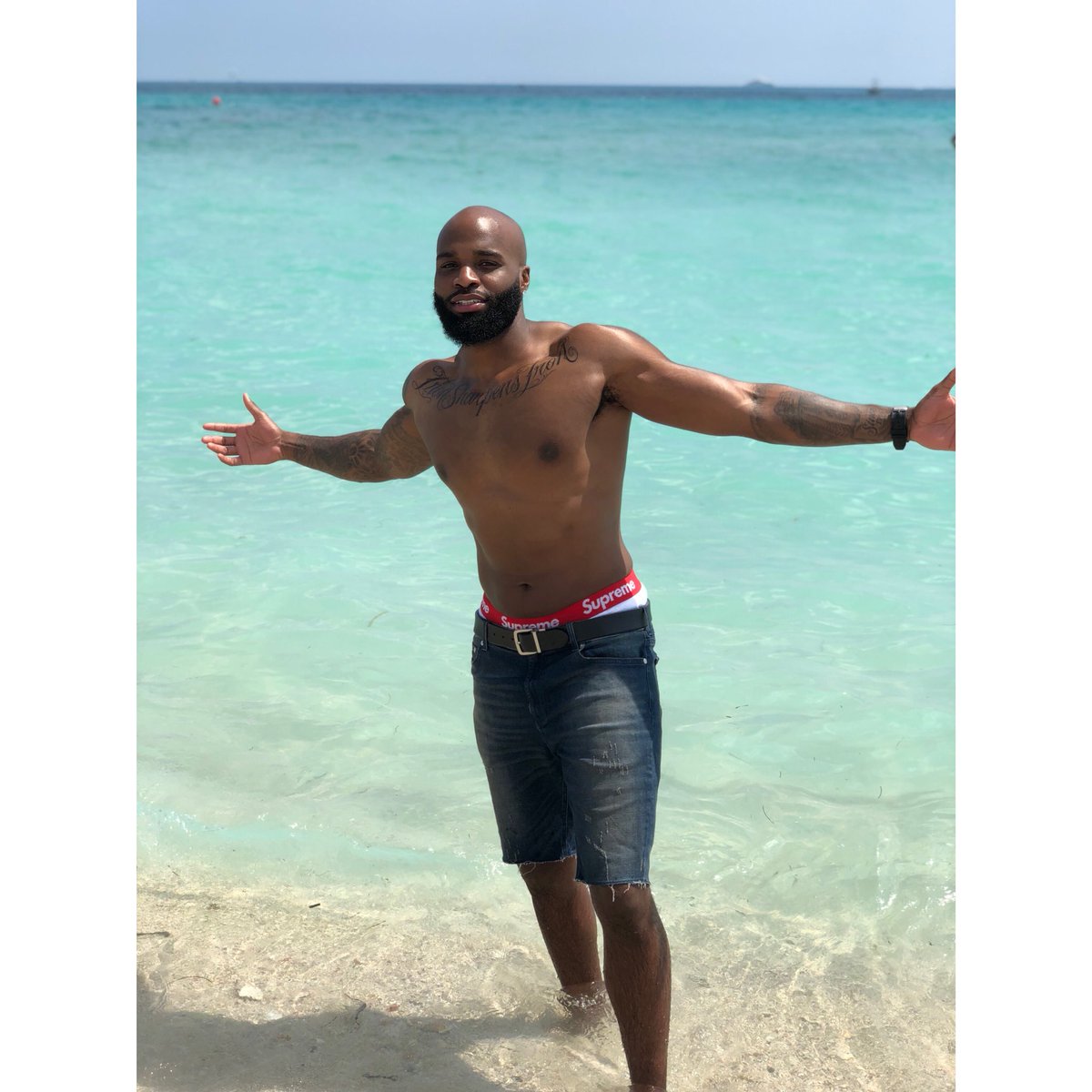 mobbsneaks's tweet photo. #MiamiSpringBreak2K18 https://t.co/WlbTgcyMrB