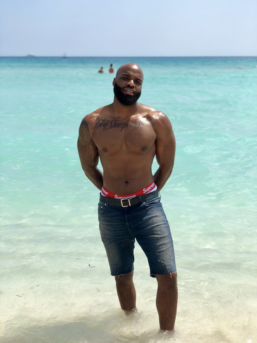 mobbsneaks's tweet photo. #MiamiSpringBreak2K18 https://t.co/WlbTgcyMrB