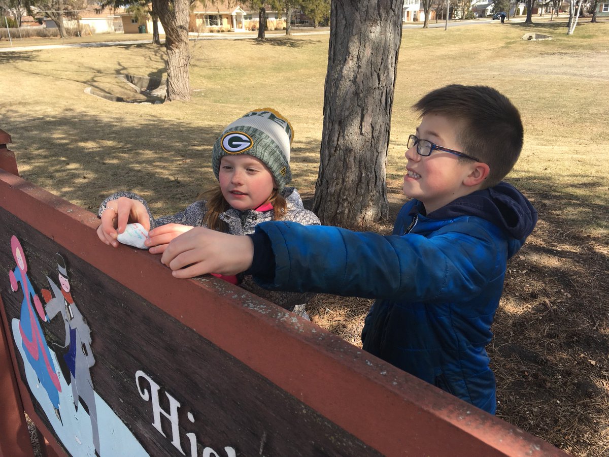 beckyfitzSD25's tweet photo. Keep your eyes out Arlington Heights residents! @AHSD25Olive Student Council members spreading kind messages in our community one rock at a time. #kindnessrocksproject #owlsforothers #d25itspersonal https://t.co/eB42EJqIo4