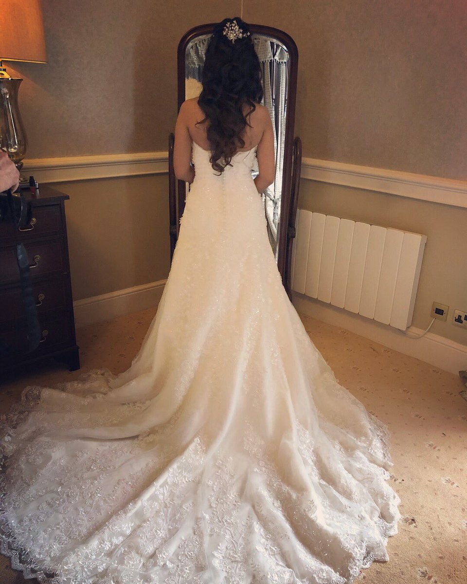 VedaHairSalon's tweet photo. A Beautiful Indian Wedding Is Always A Pleasure #LBM @lidi_m #styling #bride #bridalhair #bridesmaid #hairup #indianwedding #softupdo https://t.co/JPieOfGOUw