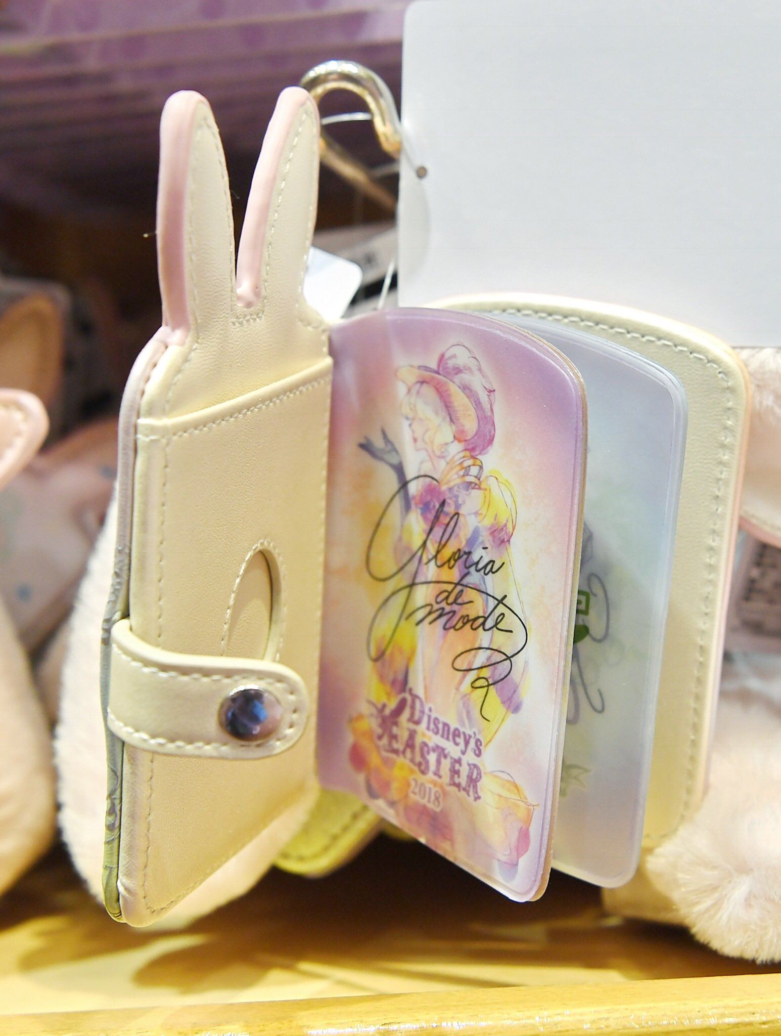Twitter 上的 Mezzomikiのディズニーブログ うさみみ付きのパスケース本日新発売 ファッショナブルイースターのミッキーたちやアーティストたちのデザインも 価格1900円 T Co U6kyh3gxax T Co Xy9eie0tor Twitter