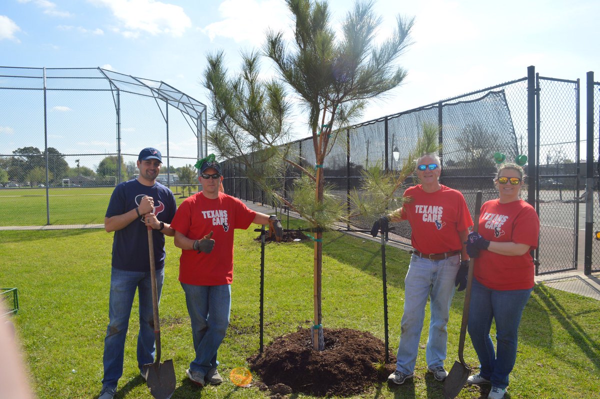 texanscare's tweet image. #Texans staff helped make Houston greener by planting trees at Ortiz Middle School. 💚🌳 #TexansCare #TreesForHouston