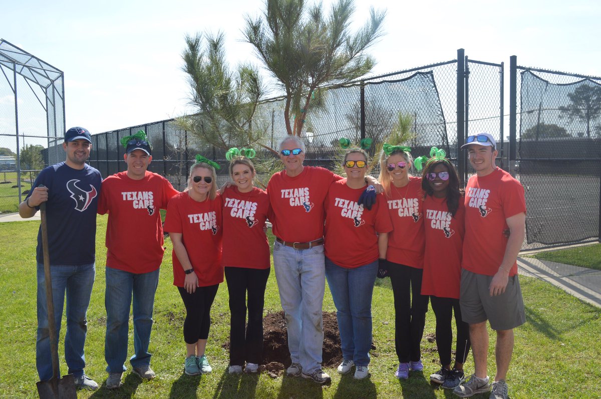 texanscare's tweet image. #Texans staff helped make Houston greener by planting trees at Ortiz Middle School. 💚🌳 #TexansCare #TreesForHouston